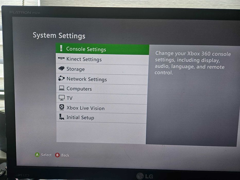 Xbox360 S 250GB с два оригинални контролера