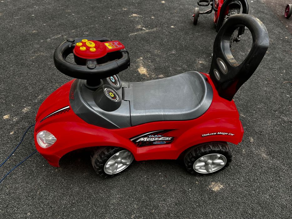 Продам машинку детскую толокар