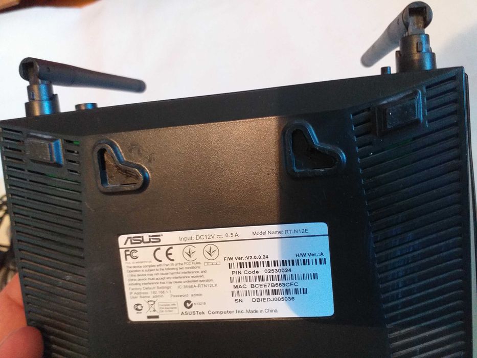 3 Router marca:ASUS RT-12 E,viteza 300Mbps;-Asus RT-N10E+TENDA