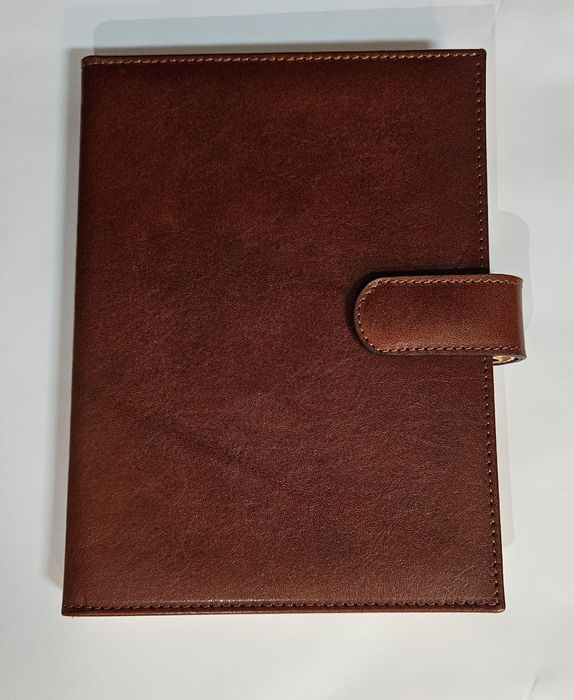 Agendă din piele maro - Eleganță și funcționalitate la superlativ!