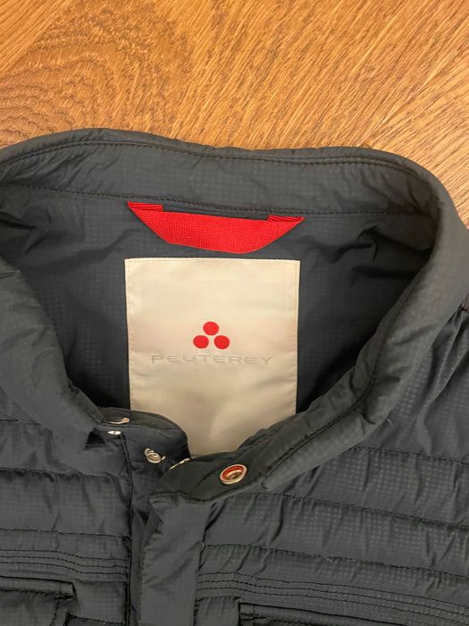 Geacă marca Peuterey