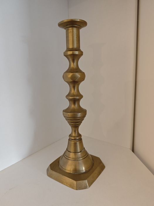 Месингови свещници