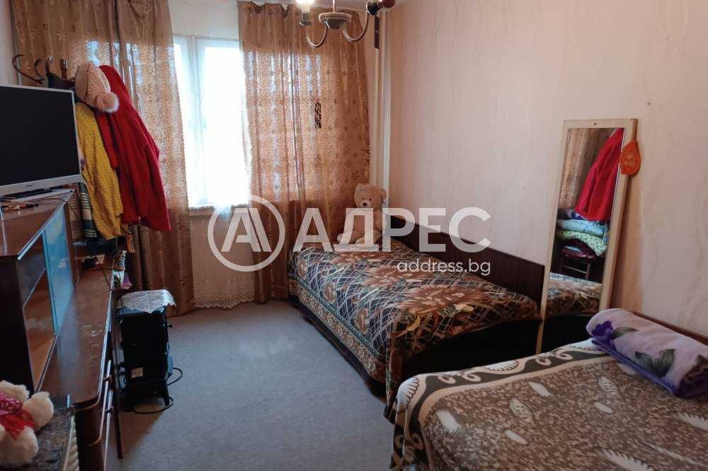 Продава се Тристаен апартамент в Разград, Освобождение - 99 кв.м за 670 €/кв.м - Снимка #4