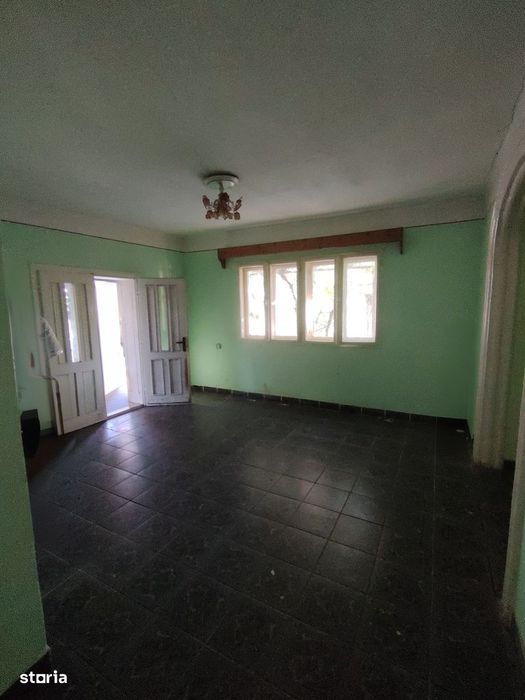 Ocazie!!!Două case mari la Pancota la pret de apartament.