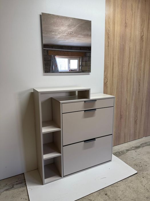 Продам новый шкаф с стеклом