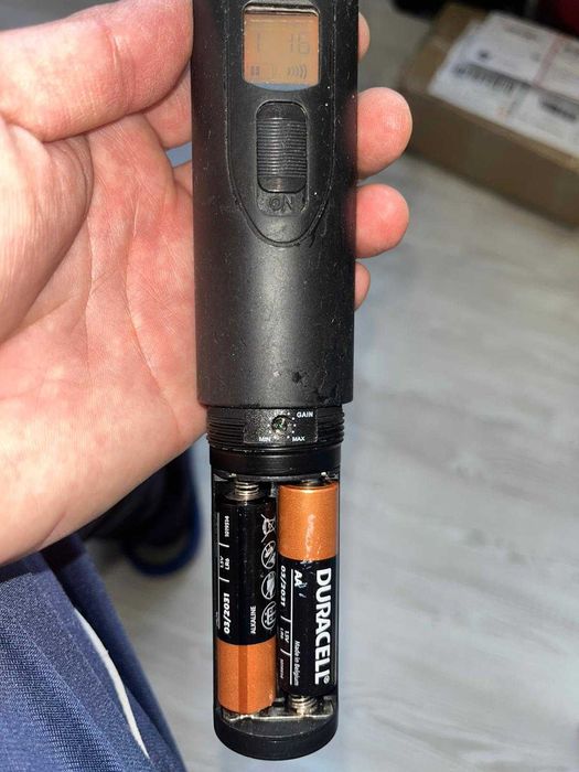 Set microfon wireless LD Systems WS100-R UHF PLL cu 1 Microfon si 2 Receptoare