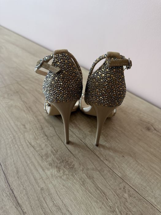 Елегантни дамски сандали Gianni