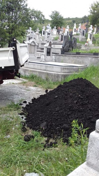 Pământ  maroniu galben pt gazon