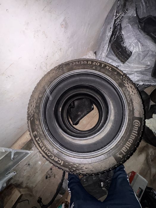 Continental 235/55 R20