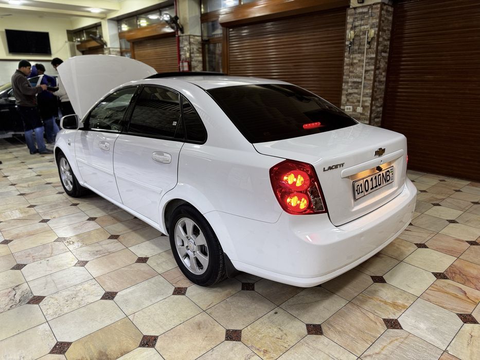 Gentra avtomat sotiladi