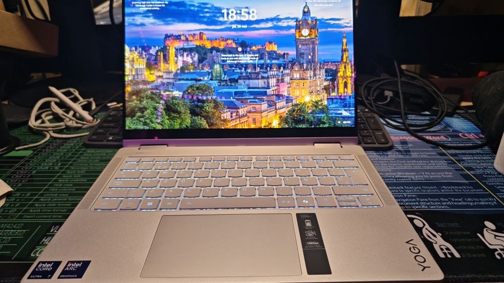 Lenovo Yoga 7 2-in-1, OLED touchscreen, Ultra 7 258V, 32GB RAM, 1TB, White Vegan Leather, Stylus Inclus, Garanție Sept 2028