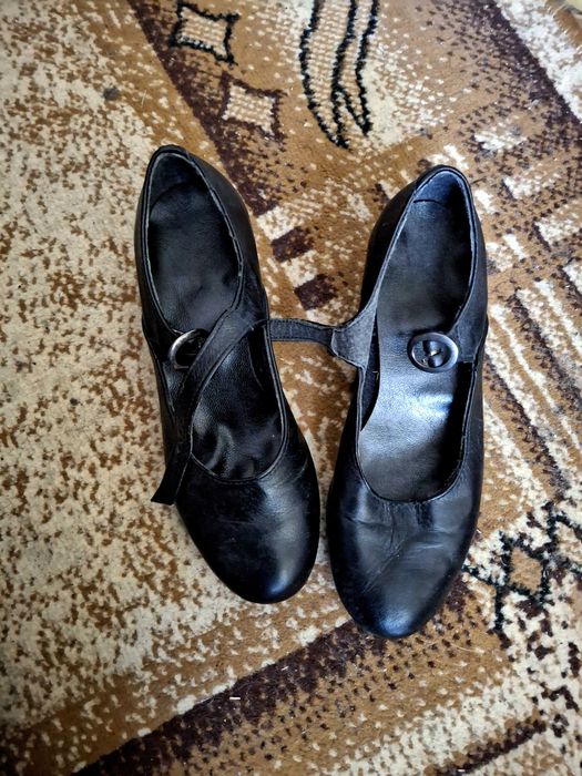 Скарпини за народни танци