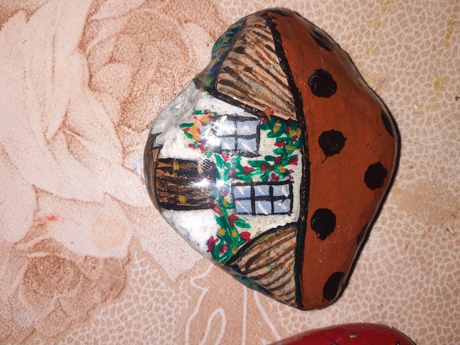 Picturi pe pietre și decoratiuni