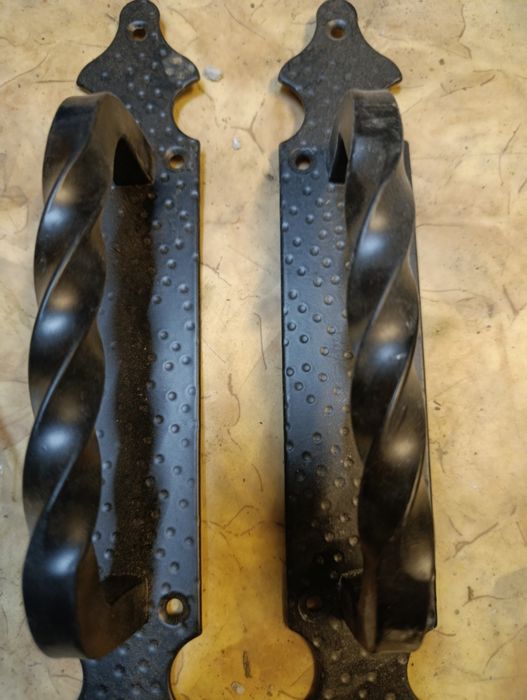 Дверные ручки металлические