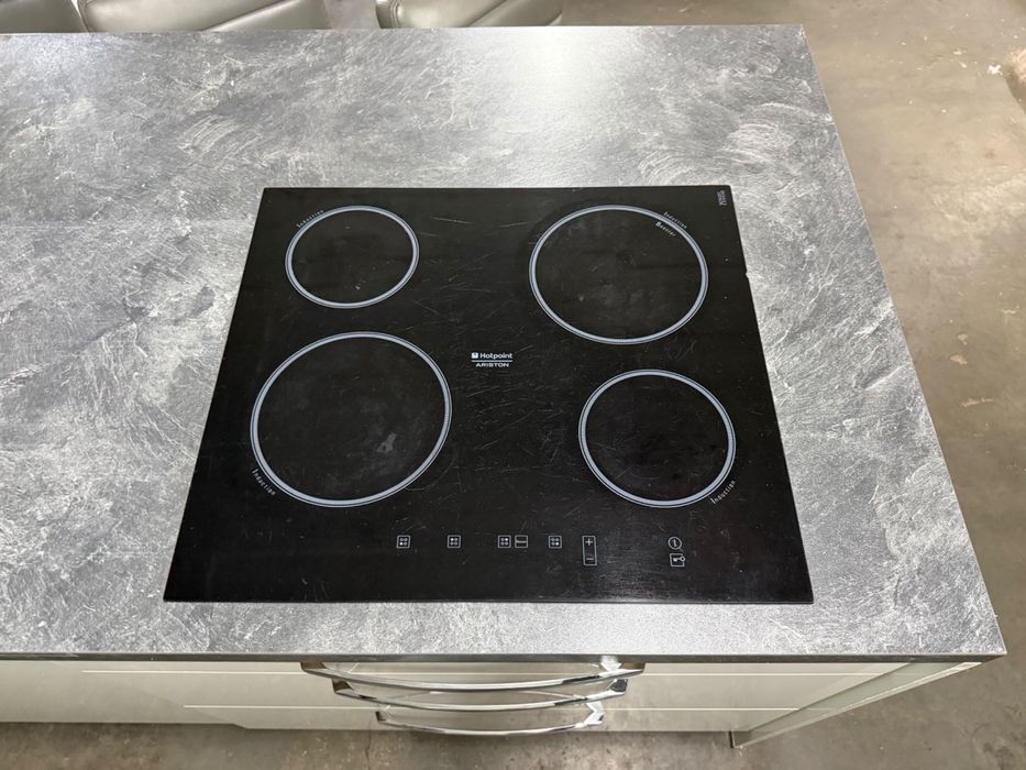 Кухня с вградени уреди