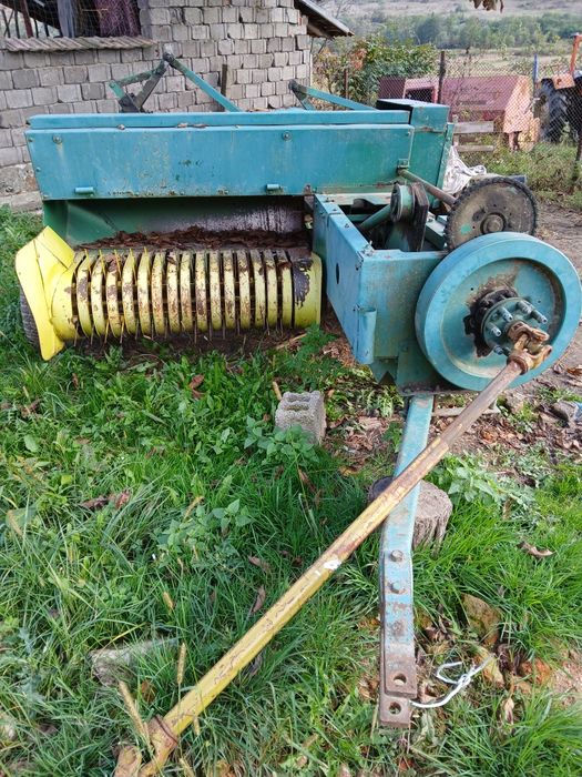 Vând   balotiera lerda