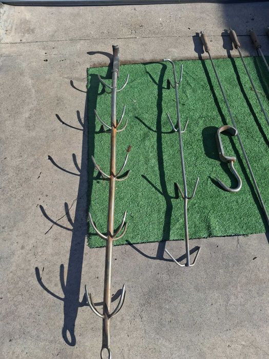 Куки за месо и шишове за чевермр