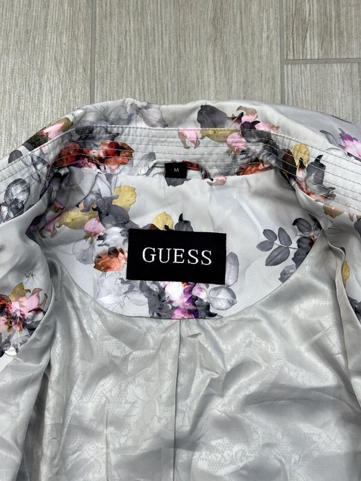 Дамско палто Guess - размер M, отлично състояние