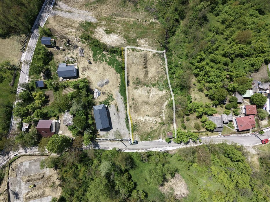 Urgent !!Teren intravilan ocnele mari  /utilitatile la poarta  / 1700 m2