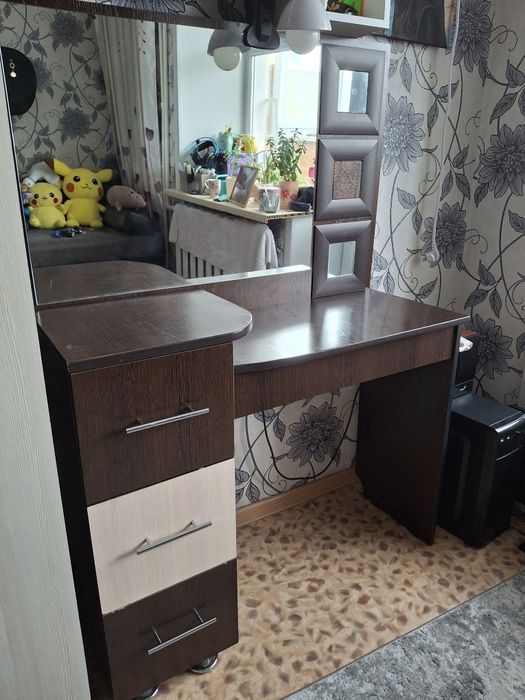 Комод с зеркалом