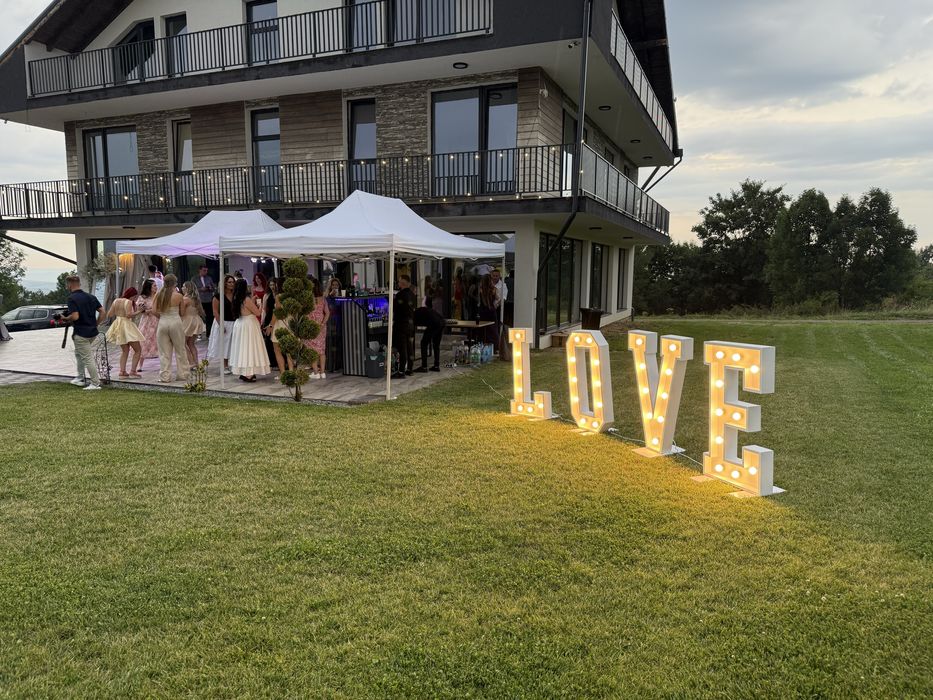 Servicii complete pentru evenimente: decor,audio,guestbook