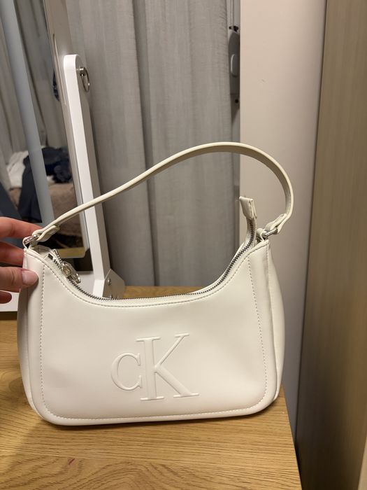Чанта за през рамо Calvin Klein - бяла