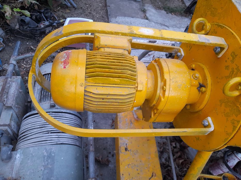 Motor-reductor masina  de tencuit trifazic