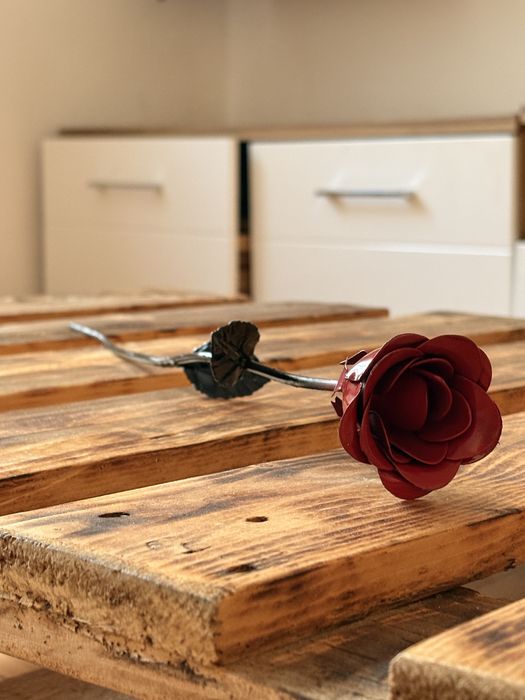 Trandafiri decorativi din metal