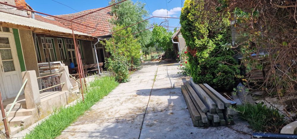 Casa de vanzare  la 37 km de Arad