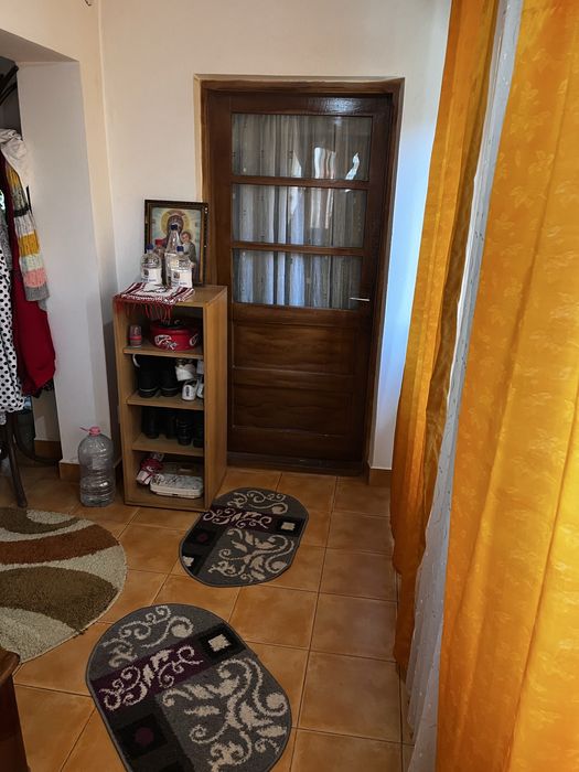 Casă + 2571 mp teren + potențial comercial în Strehaia, aproape de strada principală