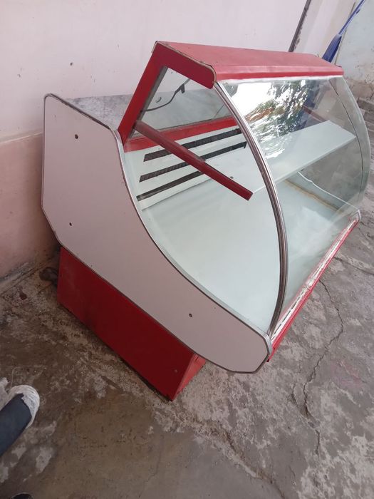 Продаётся витринный холодильник