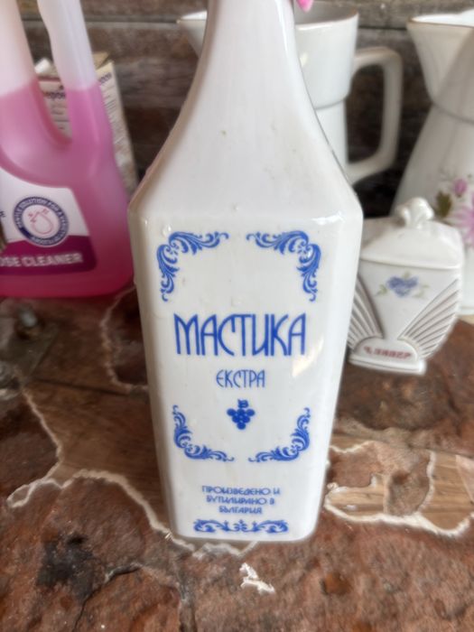 Старинни порцеланови съдове