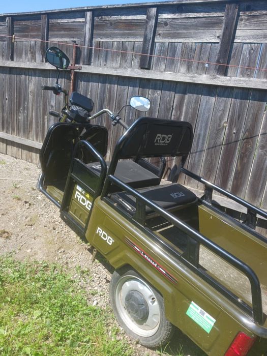 Vând  triciclu electric