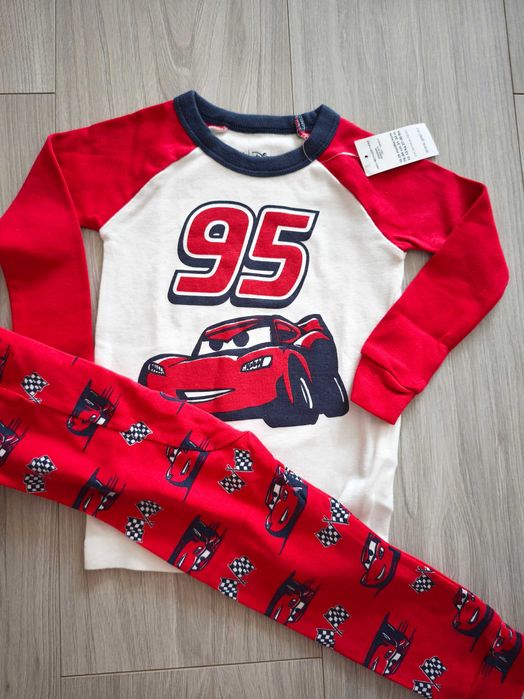 Чисто нова пижама Макуин