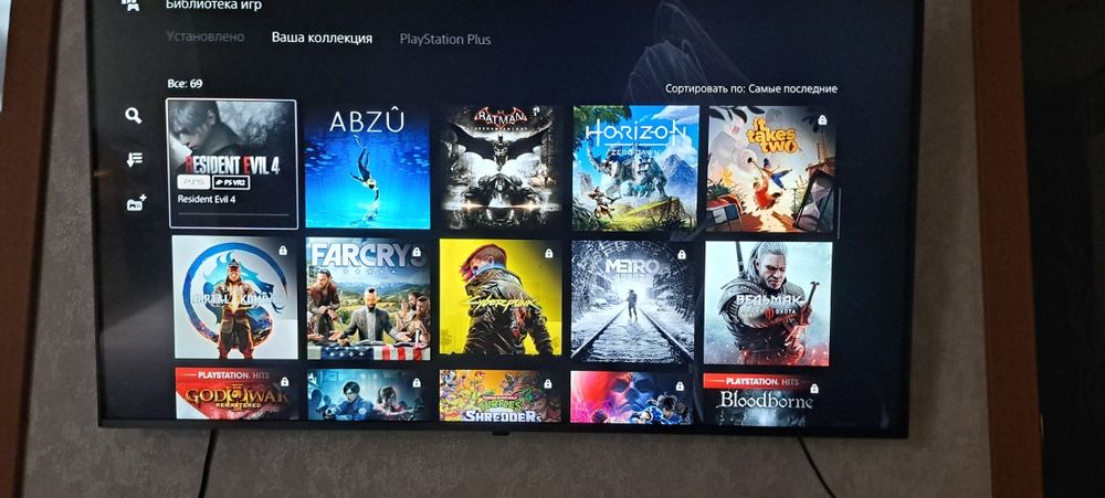 Продам Playstation 5 digital куча игр 2 джостика