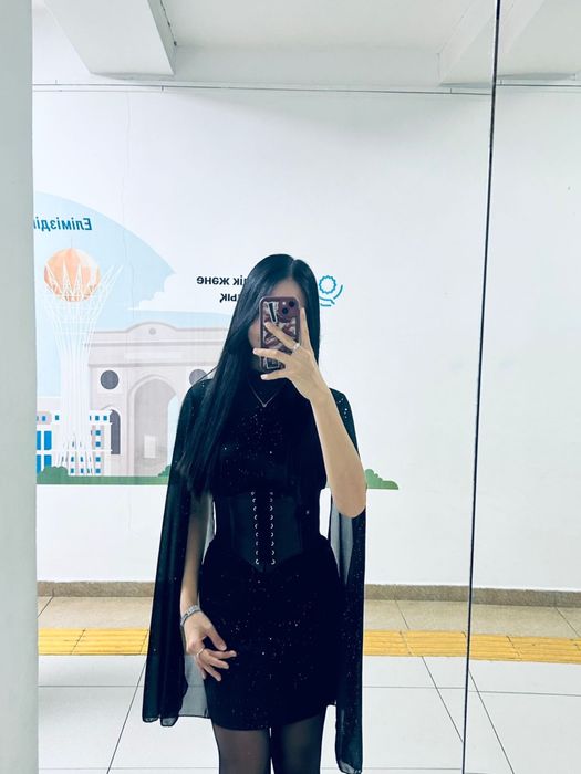 Вечернее модное платье