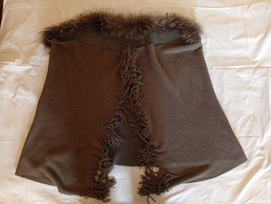 Продам Шаль с меховым воротником