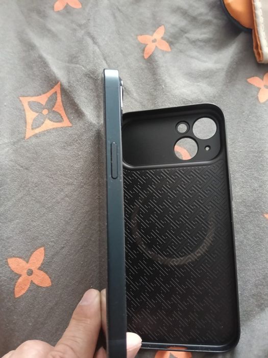 Продам Айфон 13 продам