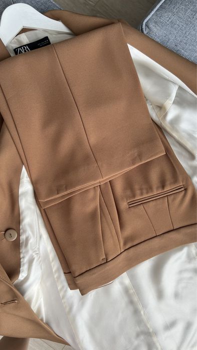 Продам костюм Zara