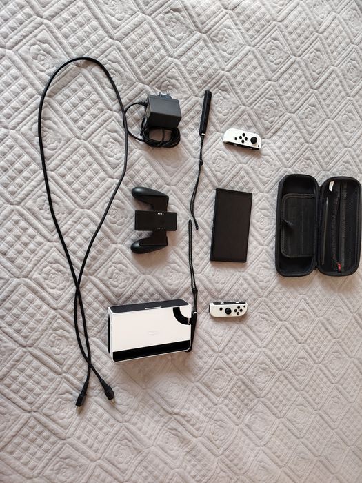 Nintendo Switch OLED white 64 gb