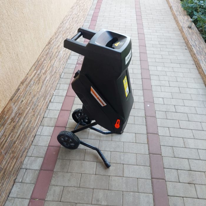 Tocator crengi, fructe și resturi vegetale,moară