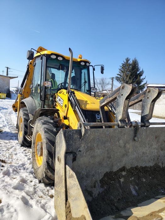 De închiriat excavator de 9 tone  buldo cu picon