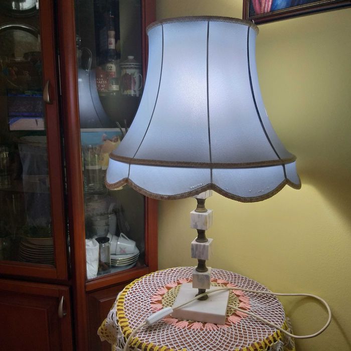 Настолна мраморна лампа