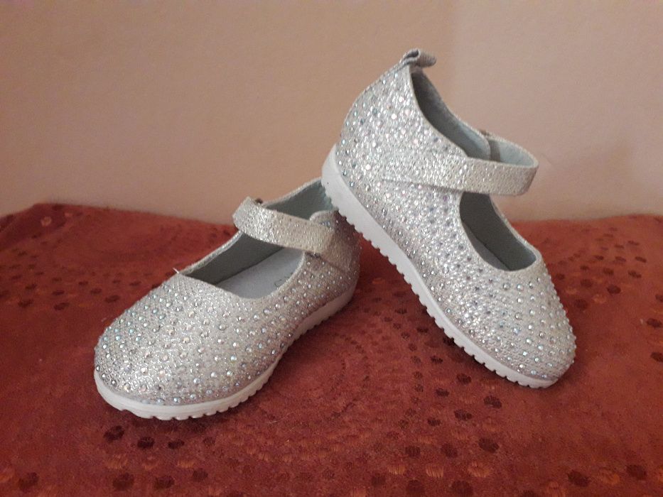 Balerini/pantofiori Maiqi de botez cu pietricele mas. 21