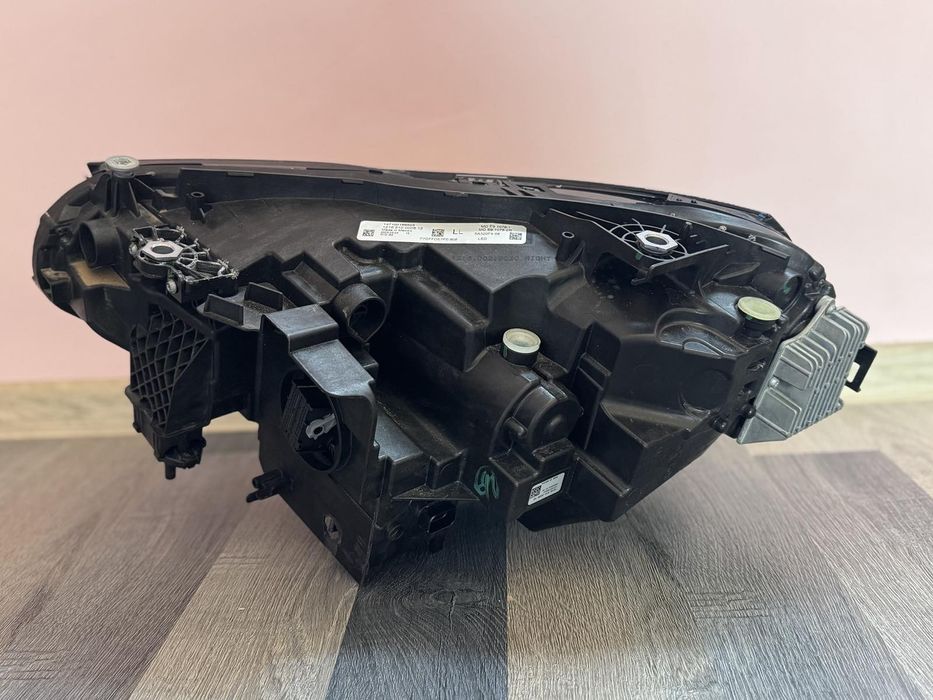 Десен Фар BMW 2 Series G42 LED/2023 Перфектен