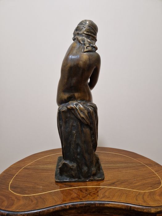 Прекрасна антикварна френска бронзова фигура пластика статуетка