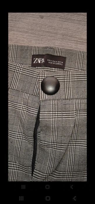 Pantaloni de vanzare