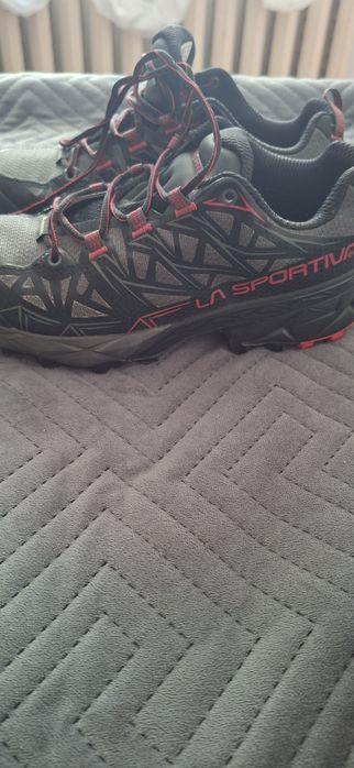 Adidasii femeiii