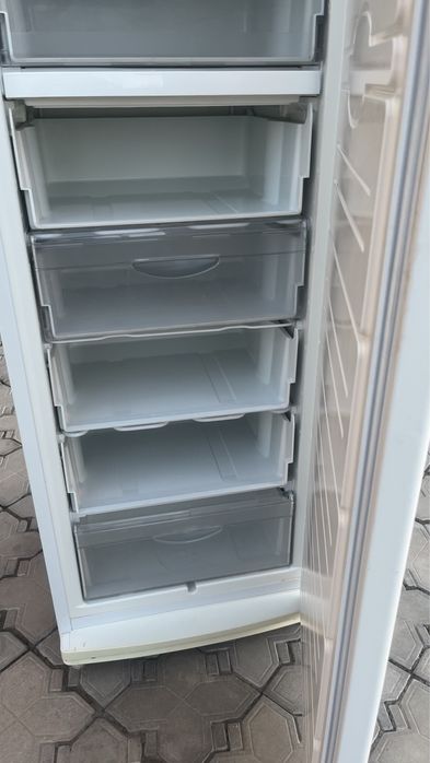 Indesit морозильник