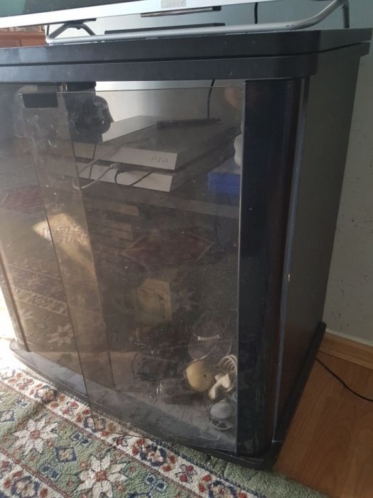 comoda după cum arata în foto